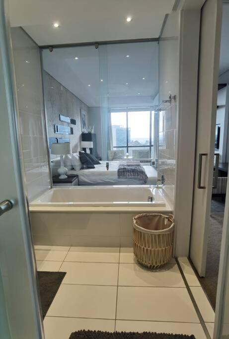 Exec Apartment @ SandtonSkye