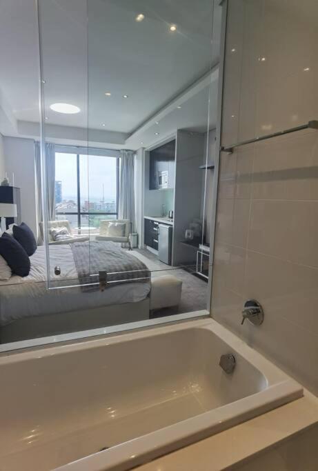 Exec Apartment @ SandtonSkye