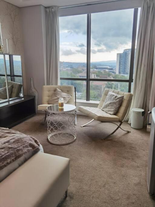 Exec Apartment @ SandtonSkye