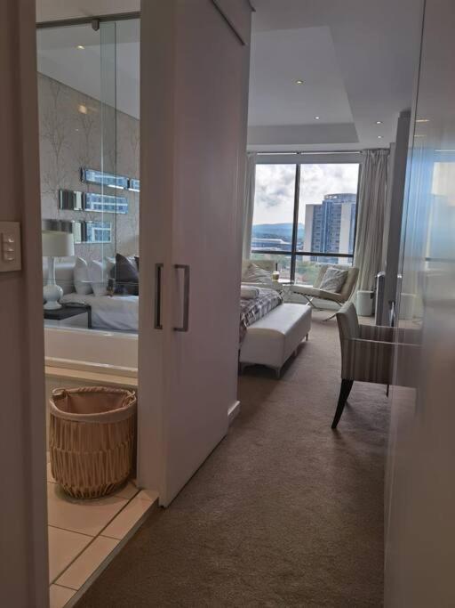 Exec Apartment @ SandtonSkye