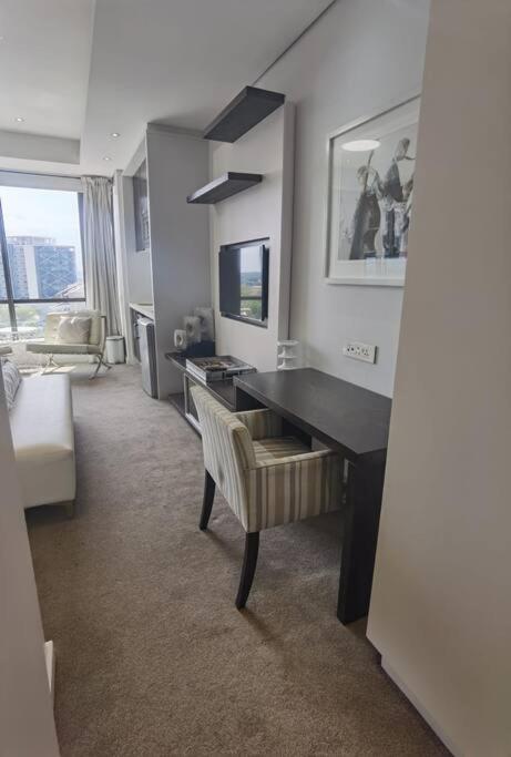 Exec Apartment @ SandtonSkye