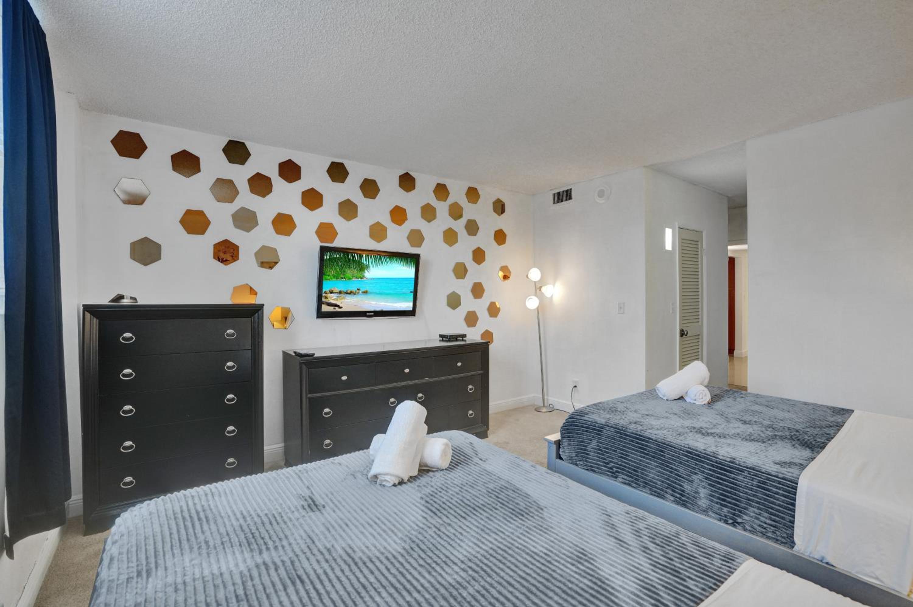Ocean Reserve Luxury Condos Across from Sunny Isles Beach