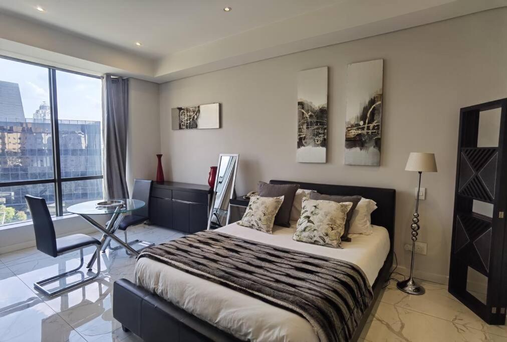 Sandton Exec Apartment