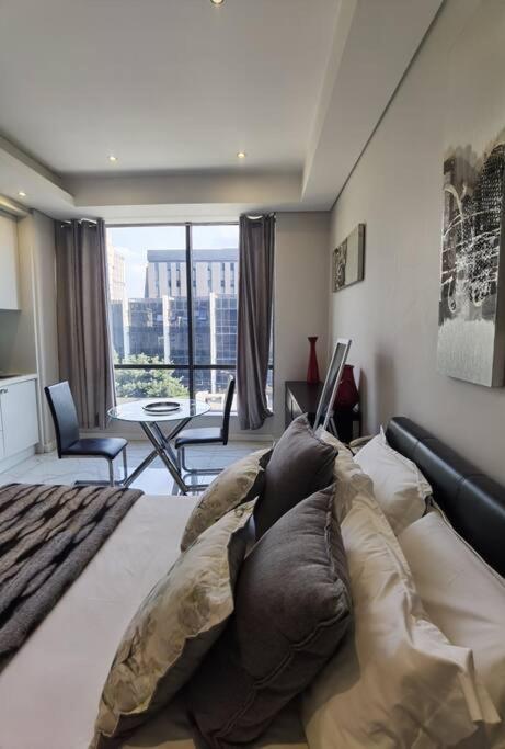Sandton Exec Apartment