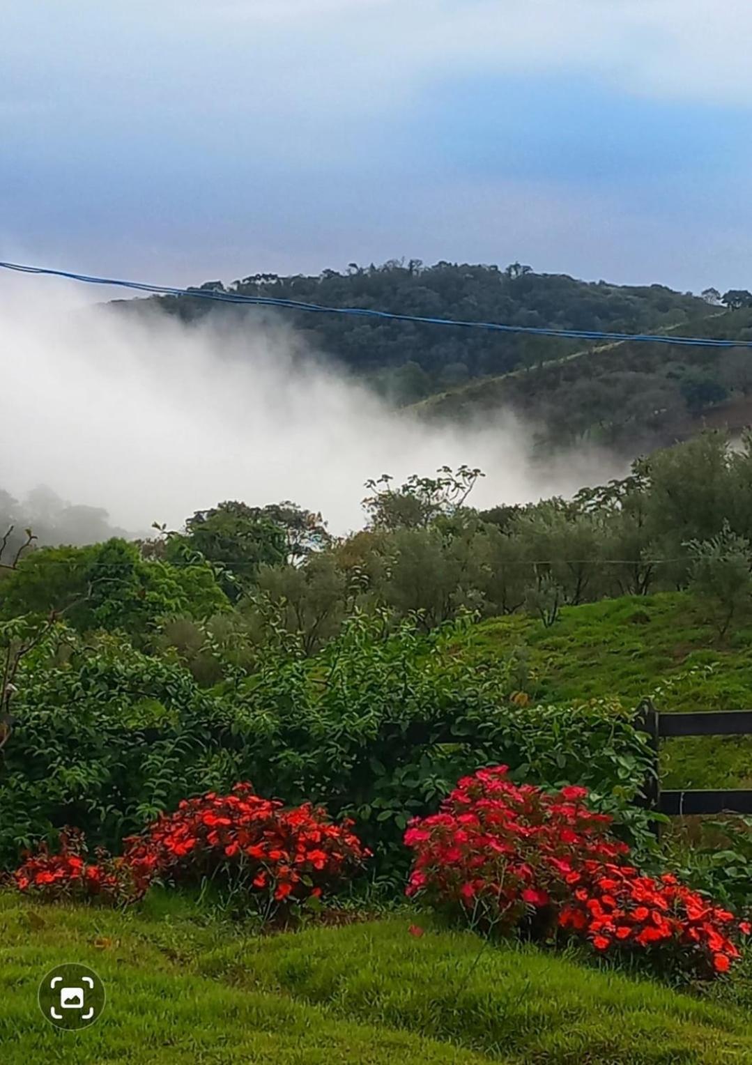 Chalé Jequitiba, hidro, lareira, natureza, Sul de Minas, Café da manhã