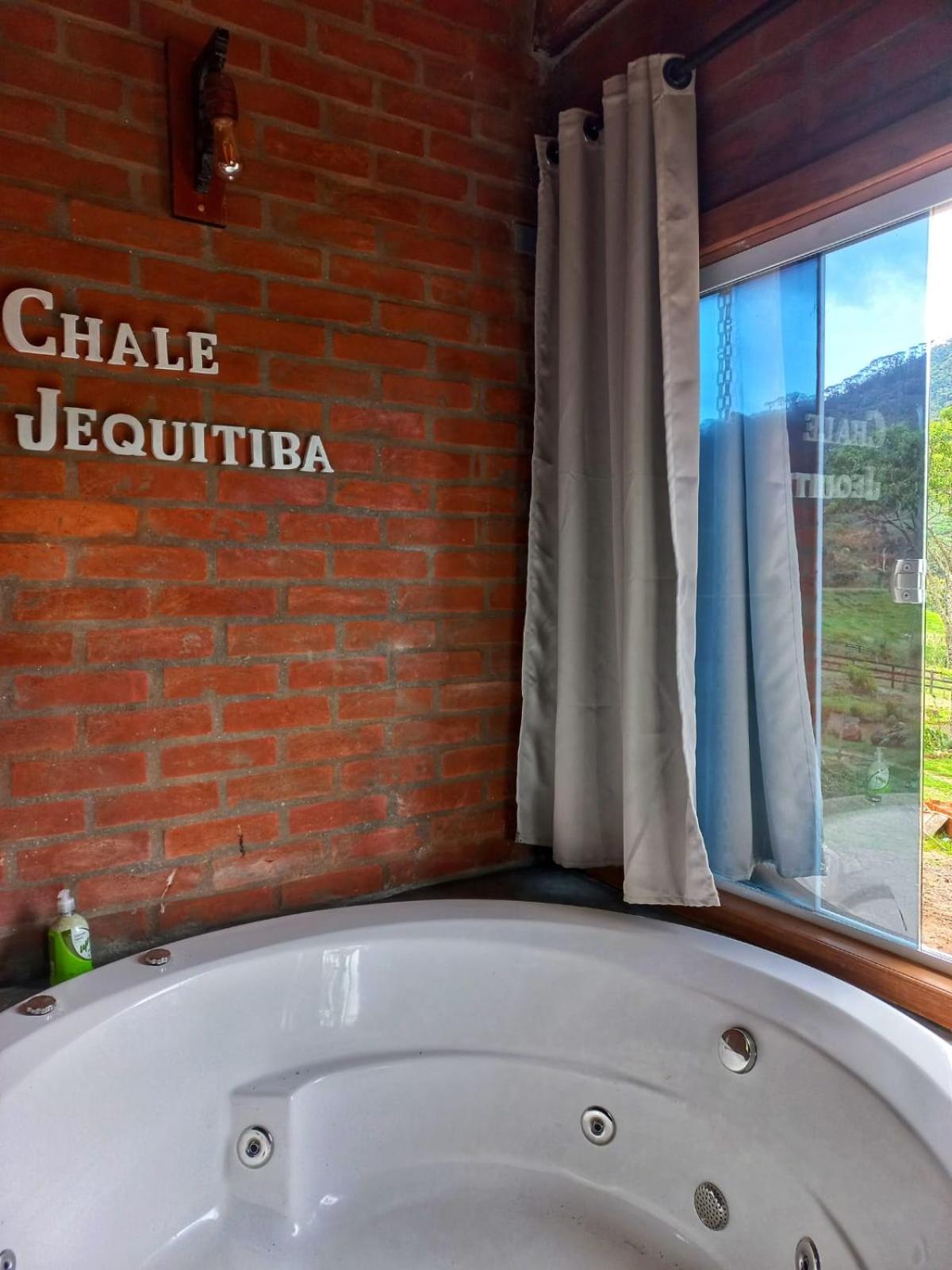 Chalé Jequitiba, hidro, lareira, natureza, Sul de Minas, Café da manhã