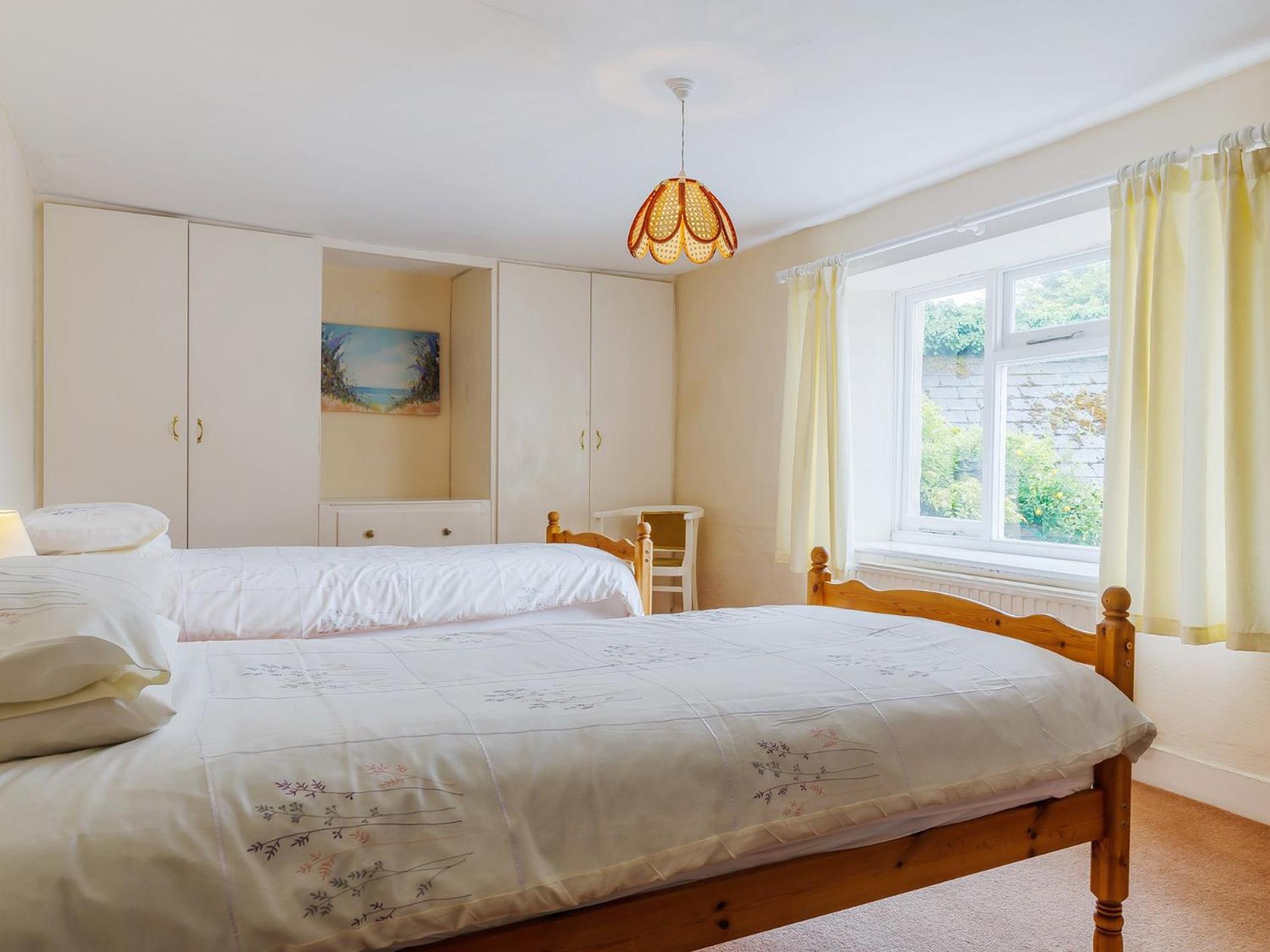 4 Bed in Wadebridge oc-penda view 3