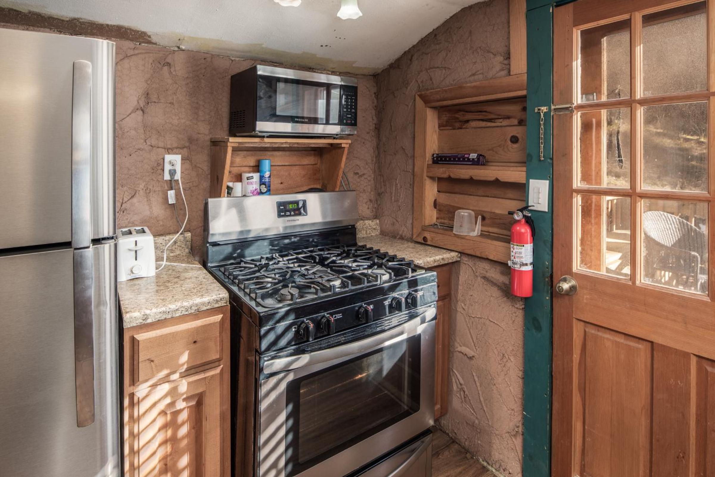 Cabin Fever - Cozy whirlpool cabin near river & downtown view 5