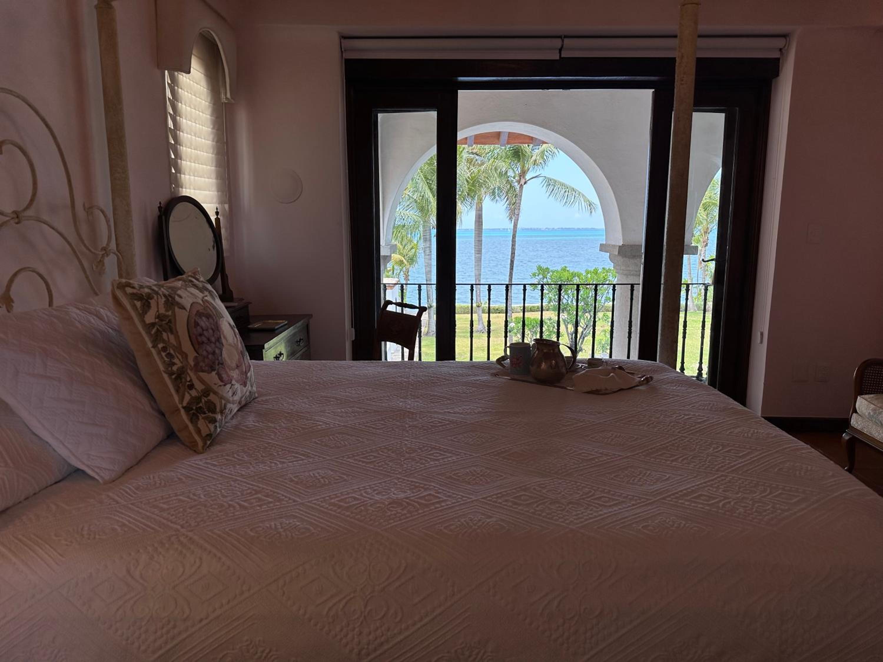 6BR Exclusive Beachfront Retreat by Solmar Rentals