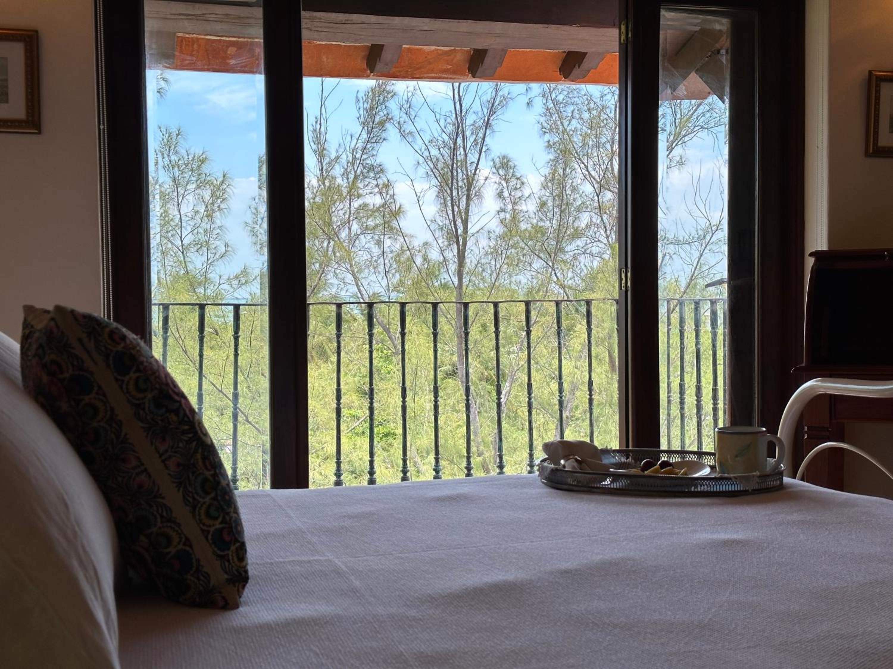 6BR Exclusive Beachfront Retreat by Solmar Rentals