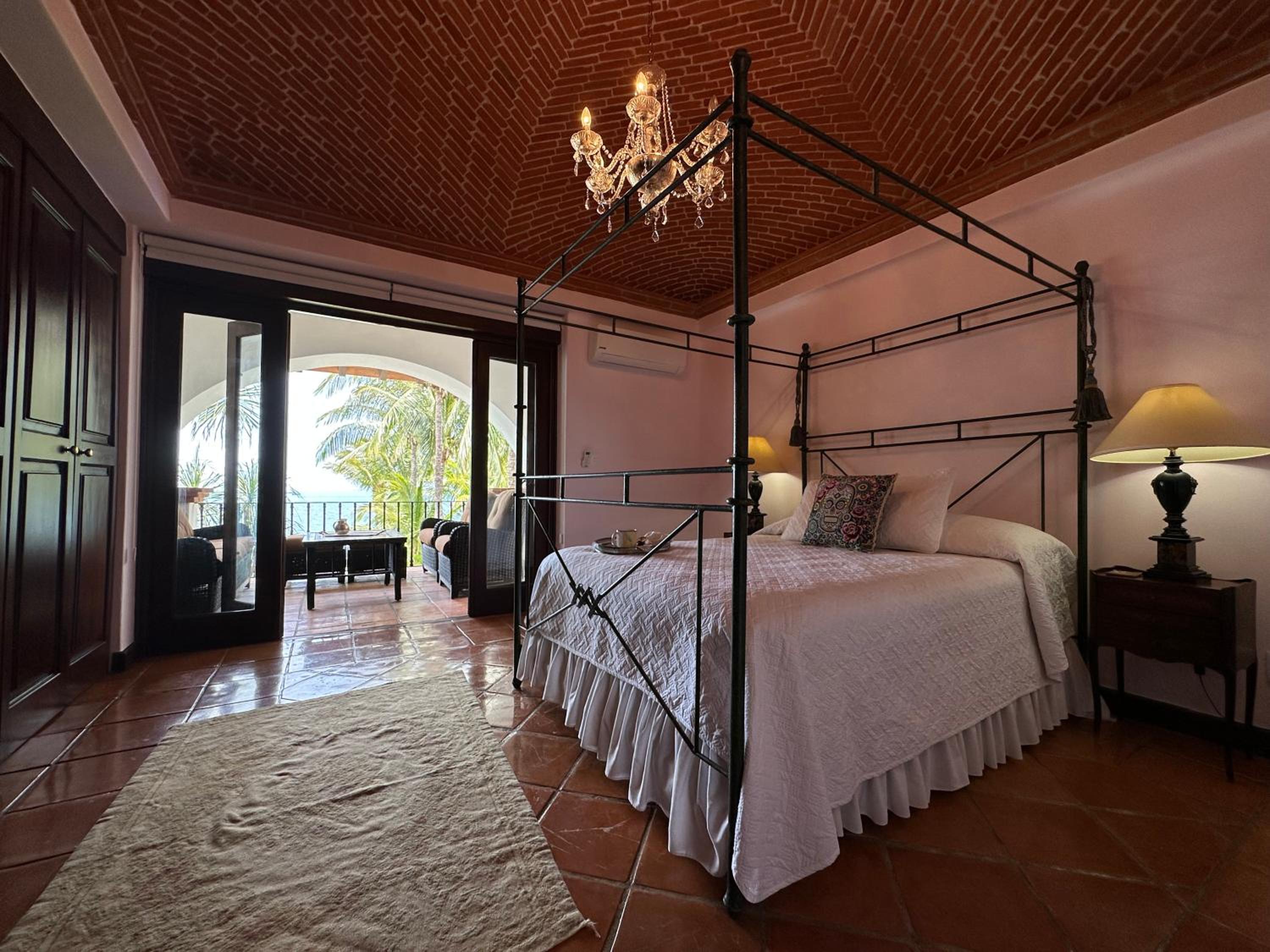 6BR Exclusive Beachfront Retreat by Solmar Rentals