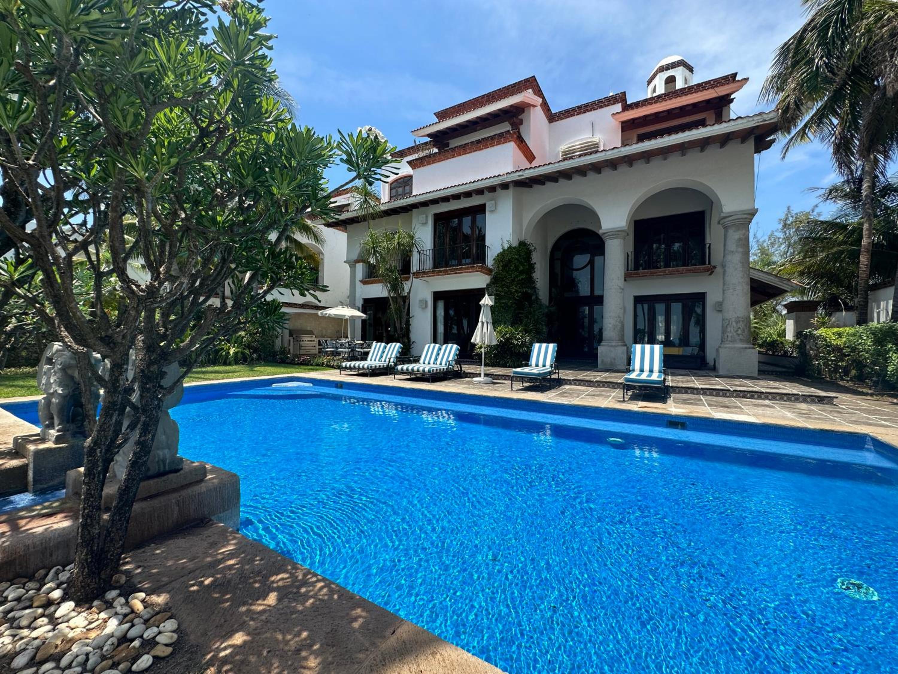 6BR Exclusive Beachfront Retreat by Solmar Rentals