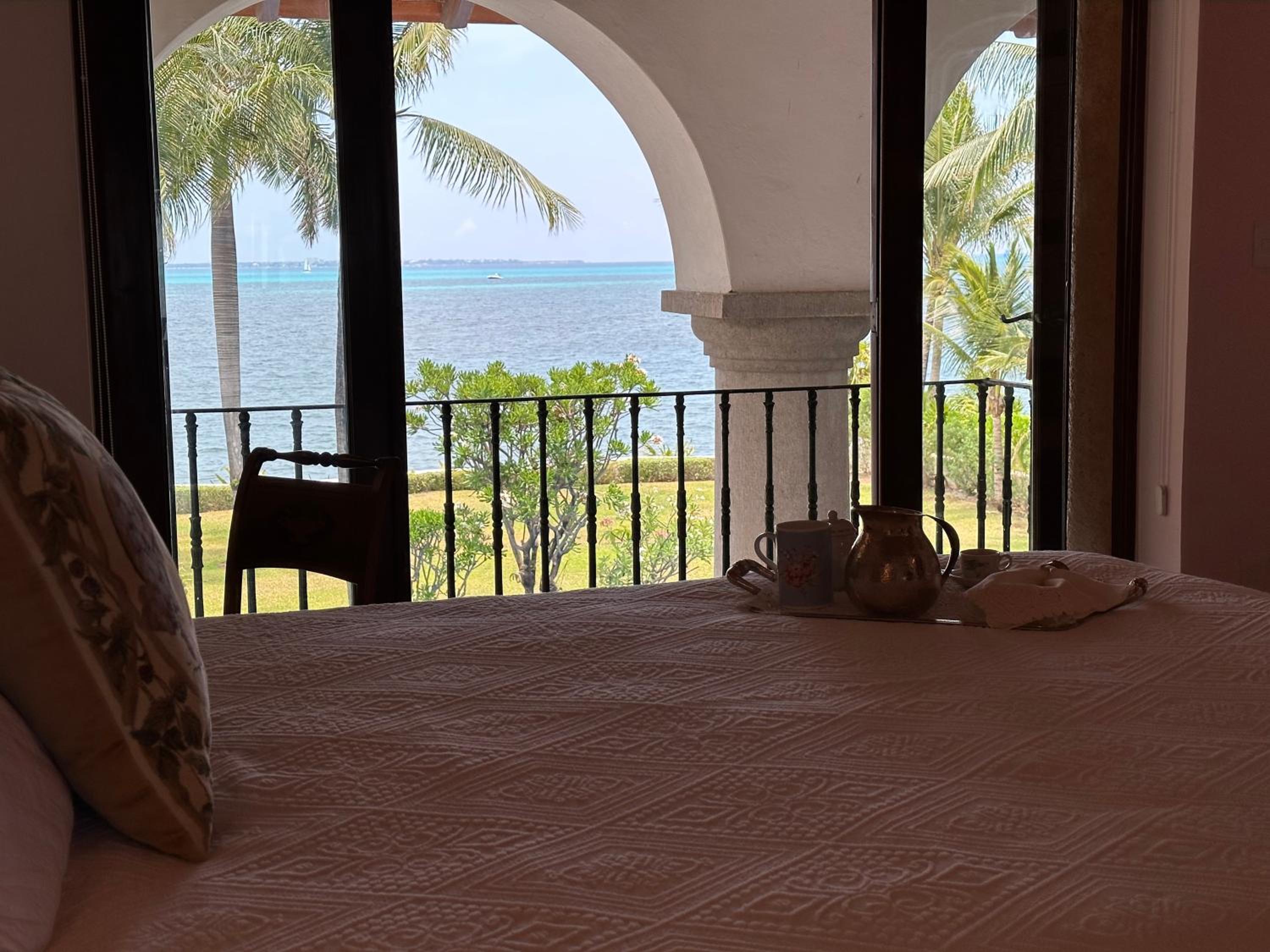 6BR Exclusive Beachfront Retreat by Solmar Rentals