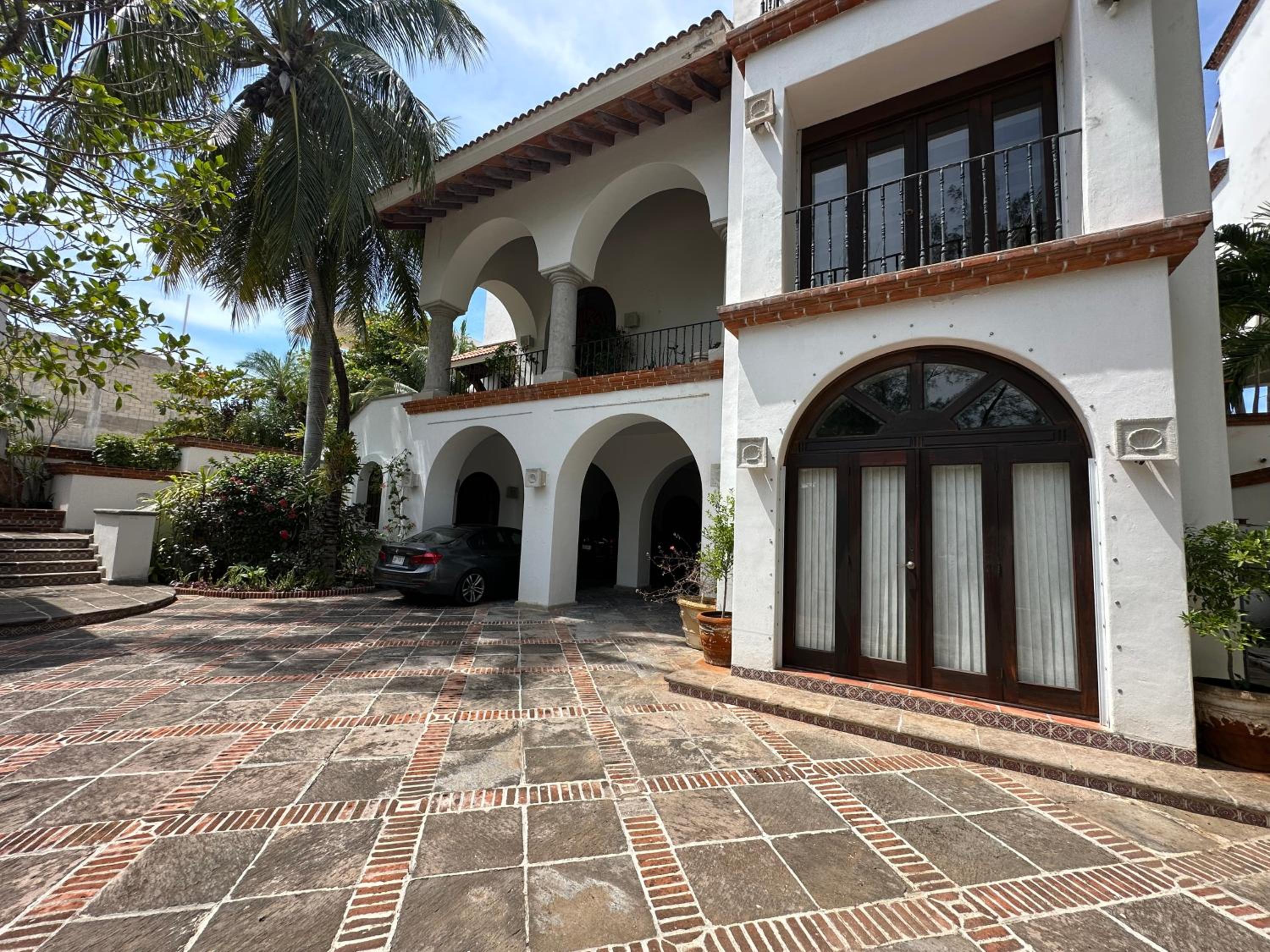 6BR Exclusive Beachfront Retreat by Solmar Rentals