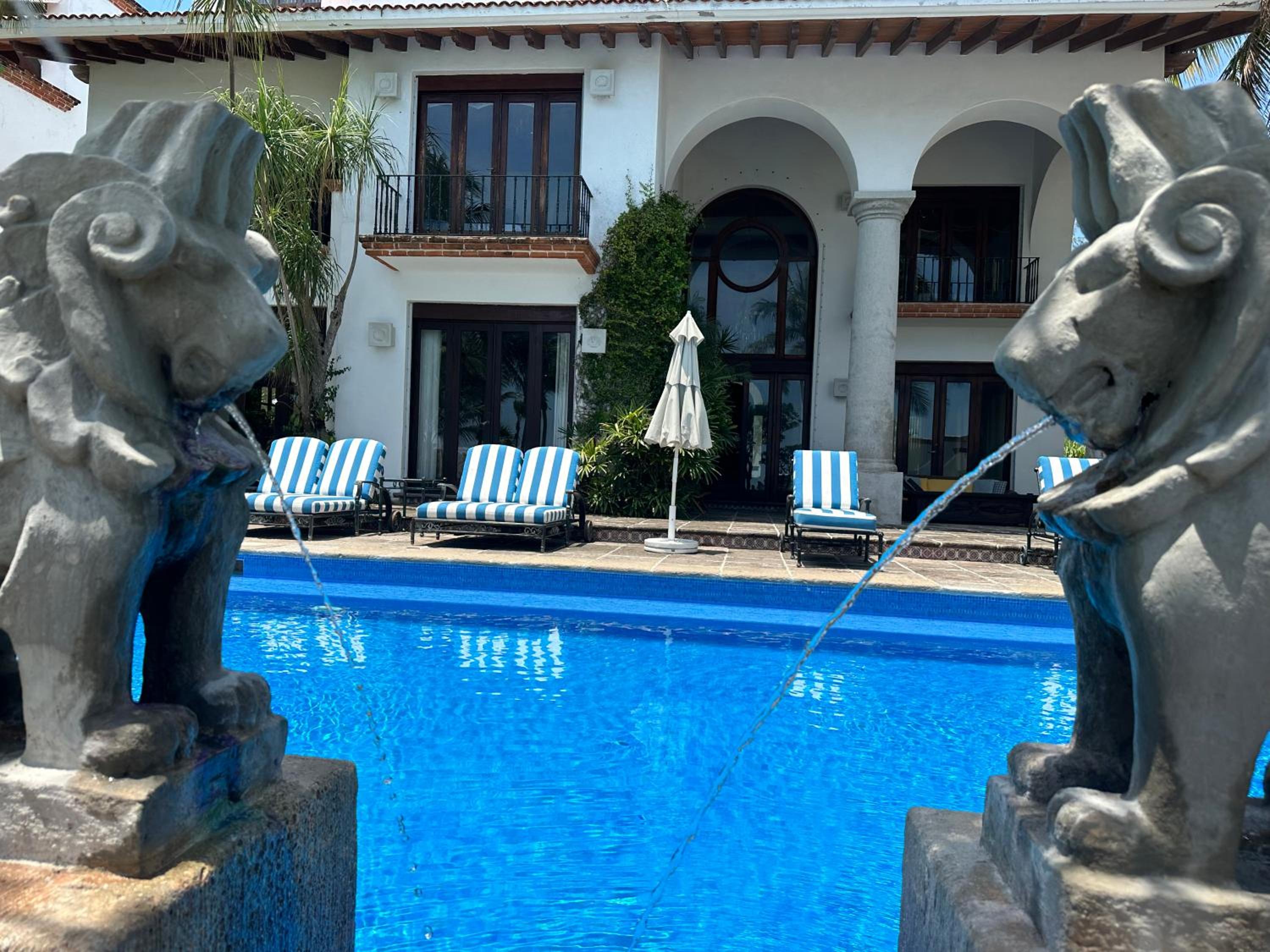 6BR Exclusive Beachfront Retreat by Solmar Rentals