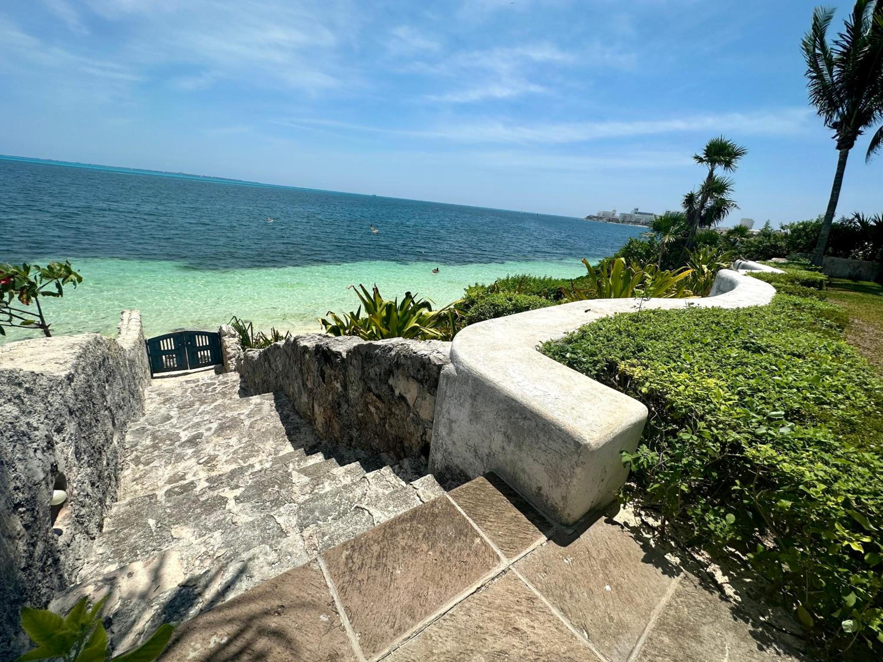 6BR Exclusive Beachfront Retreat by Solmar Rentals