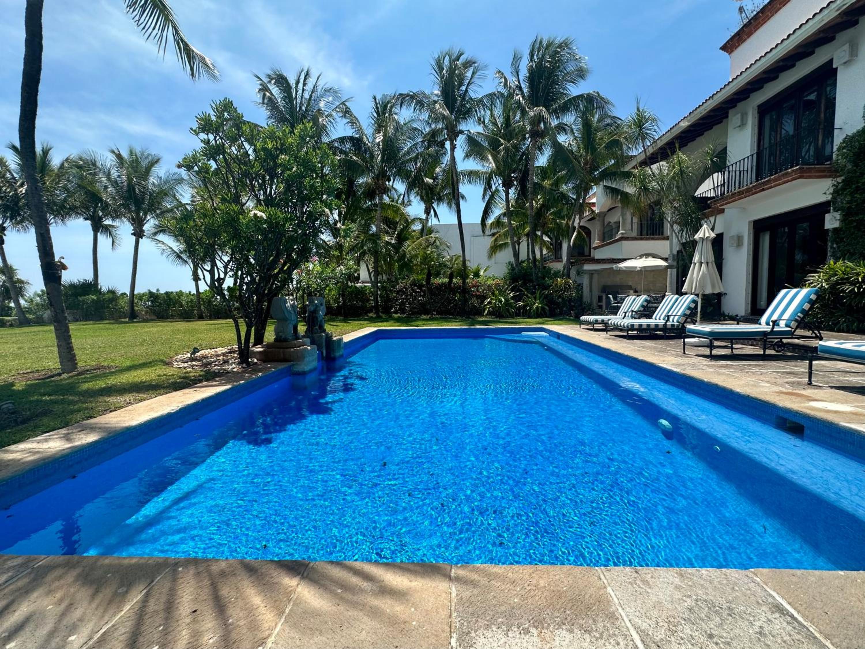 6BR Exclusive Beachfront Retreat by Solmar Rentals