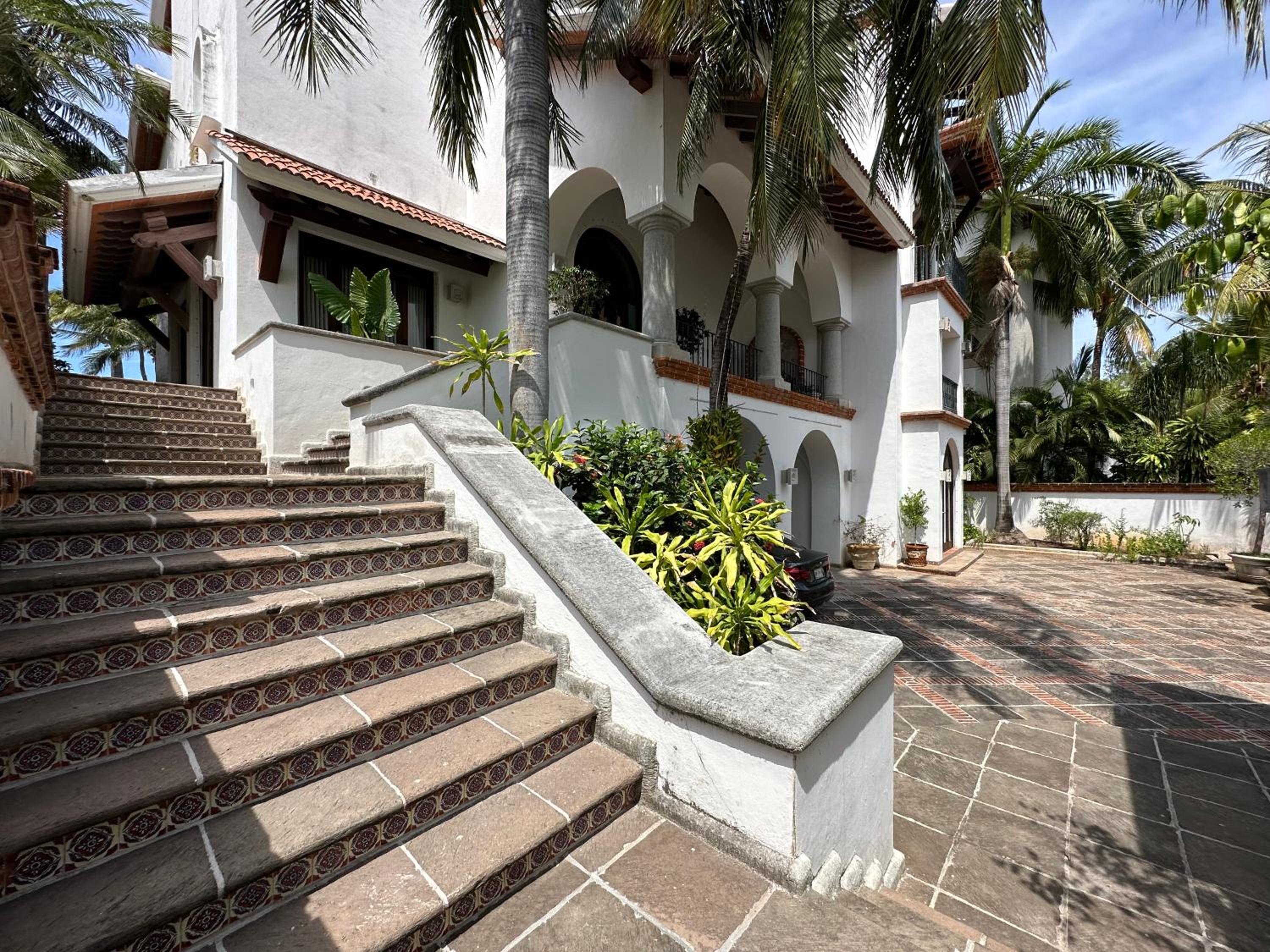 6BR Exclusive Beachfront Retreat by Solmar Rentals