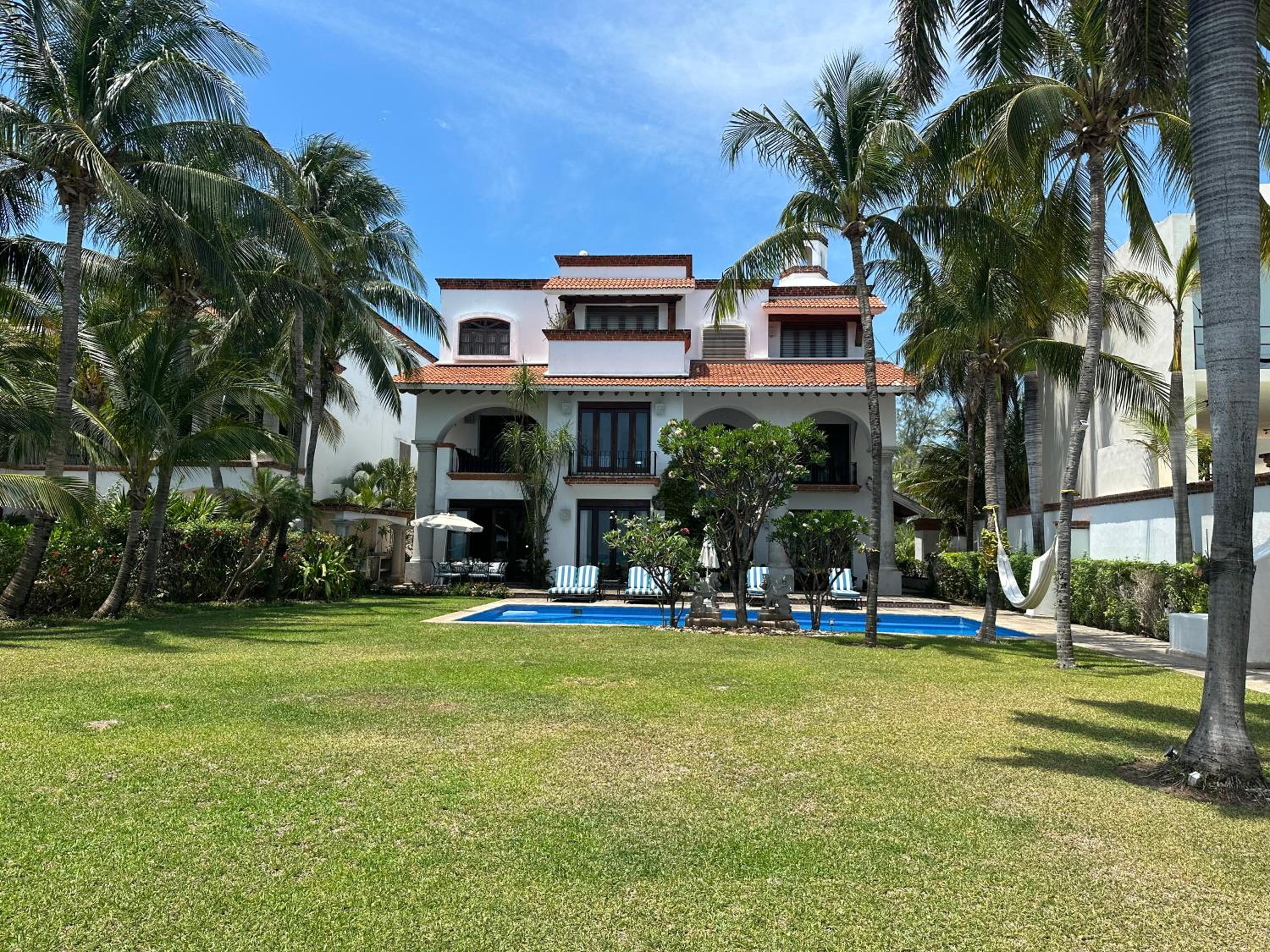 6BR Exclusive Beachfront Retreat by Solmar Rentals