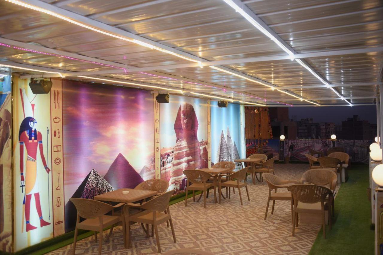 Cheops Pyramids Veiw