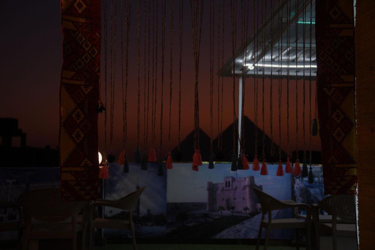 Cheops Pyramids Veiw