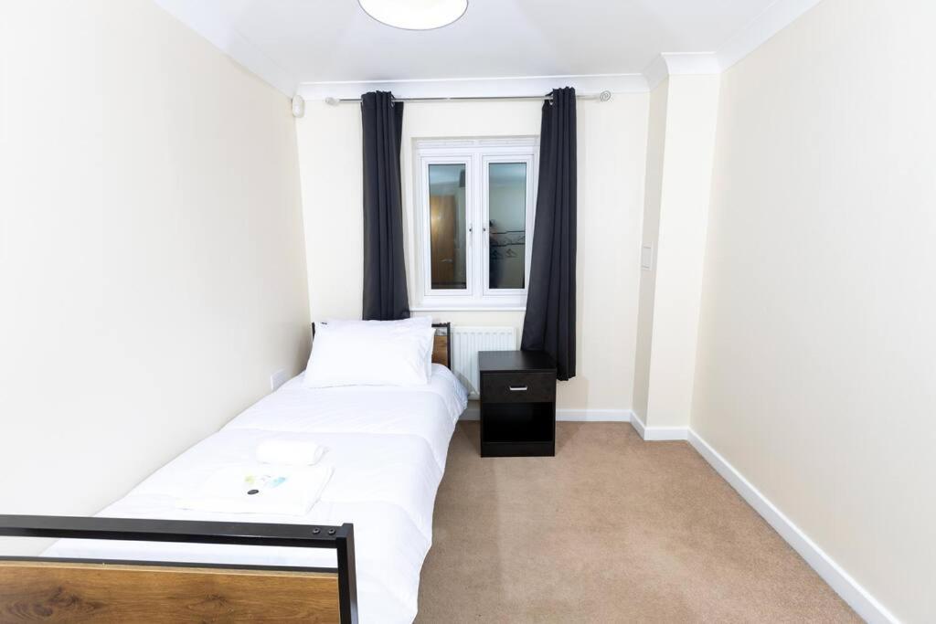 Spacious and Luxurious 5 Bedroom Town House for 9 view 5