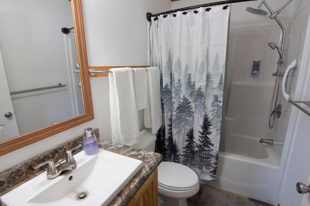Northern Knights Sky View Cottage view 3