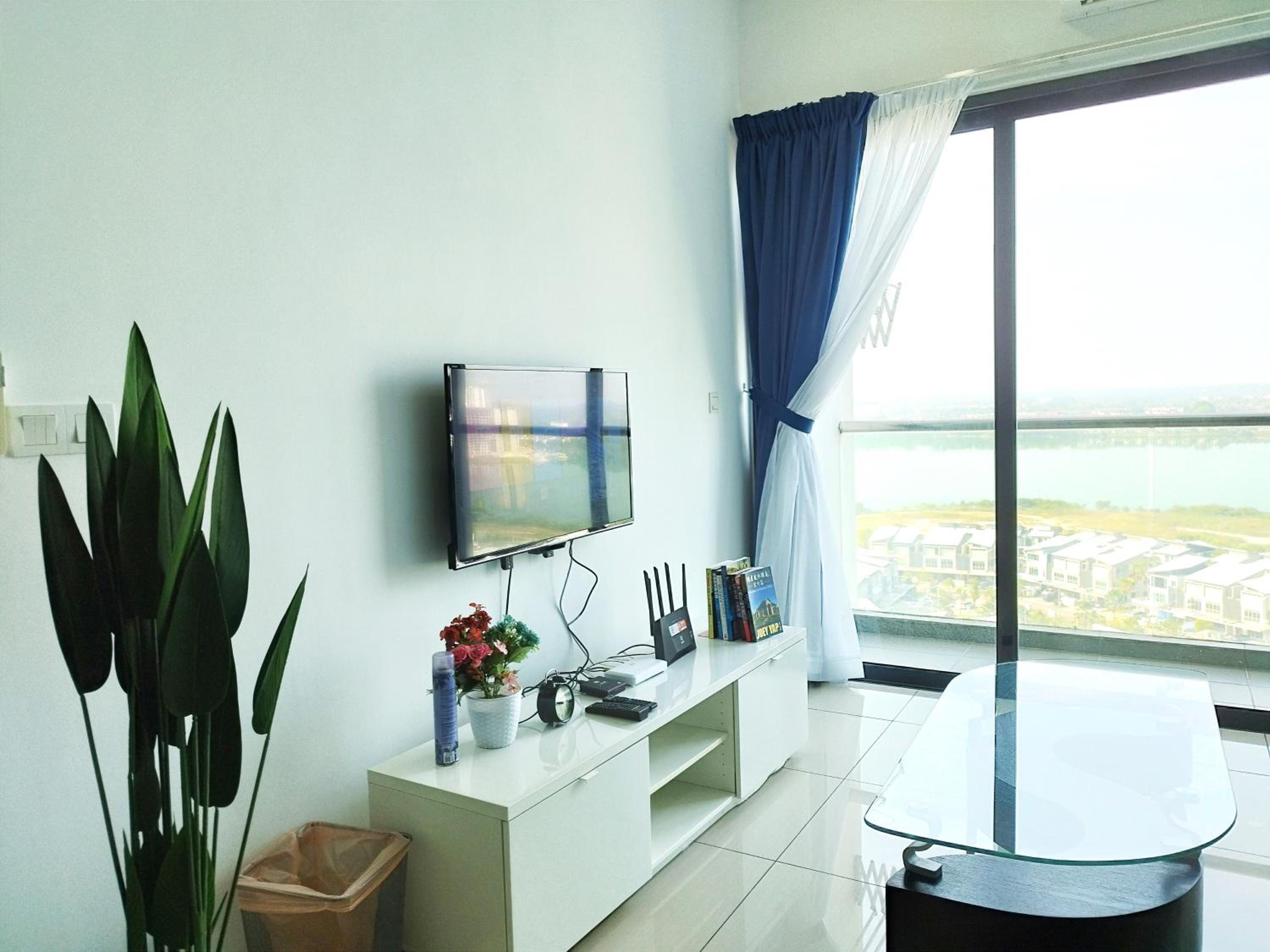 Puchong WindyLakeViewStayCation3R2B AT D Island photo 8