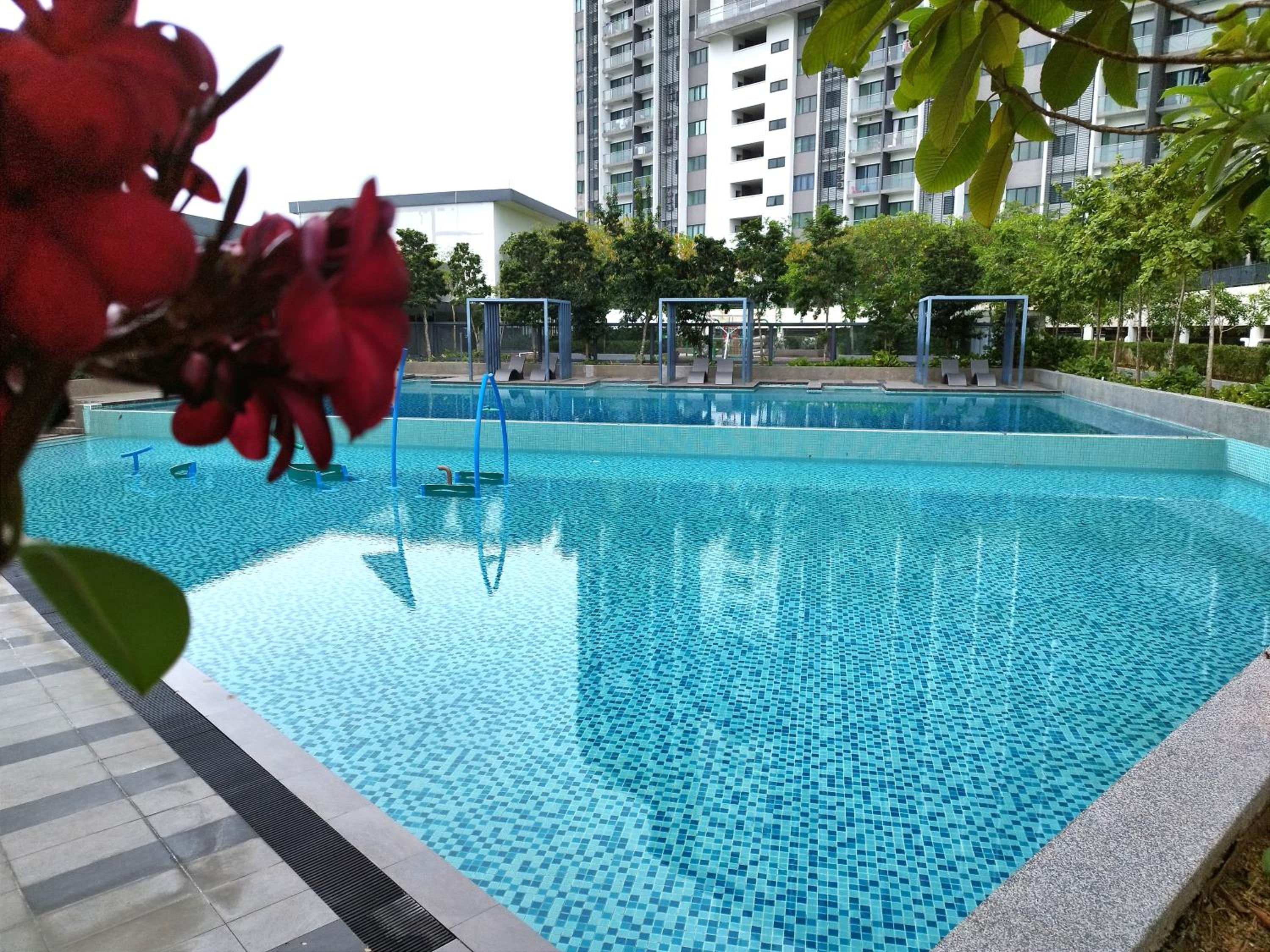Puchong WindyLakeViewStayCation3R2B AT D Island view 2