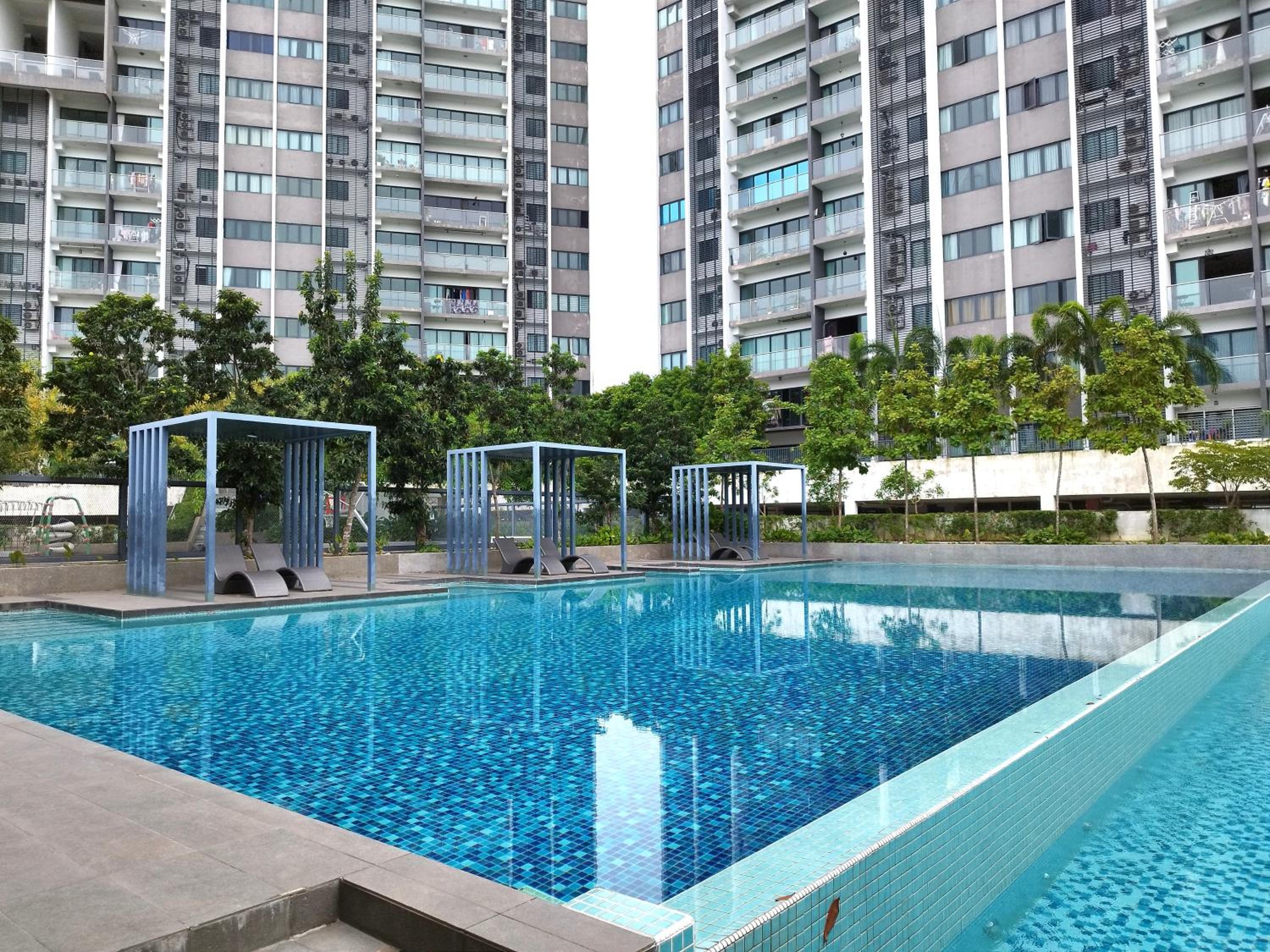 Puchong WindyLakeViewStayCation3R2B AT D Island view 3