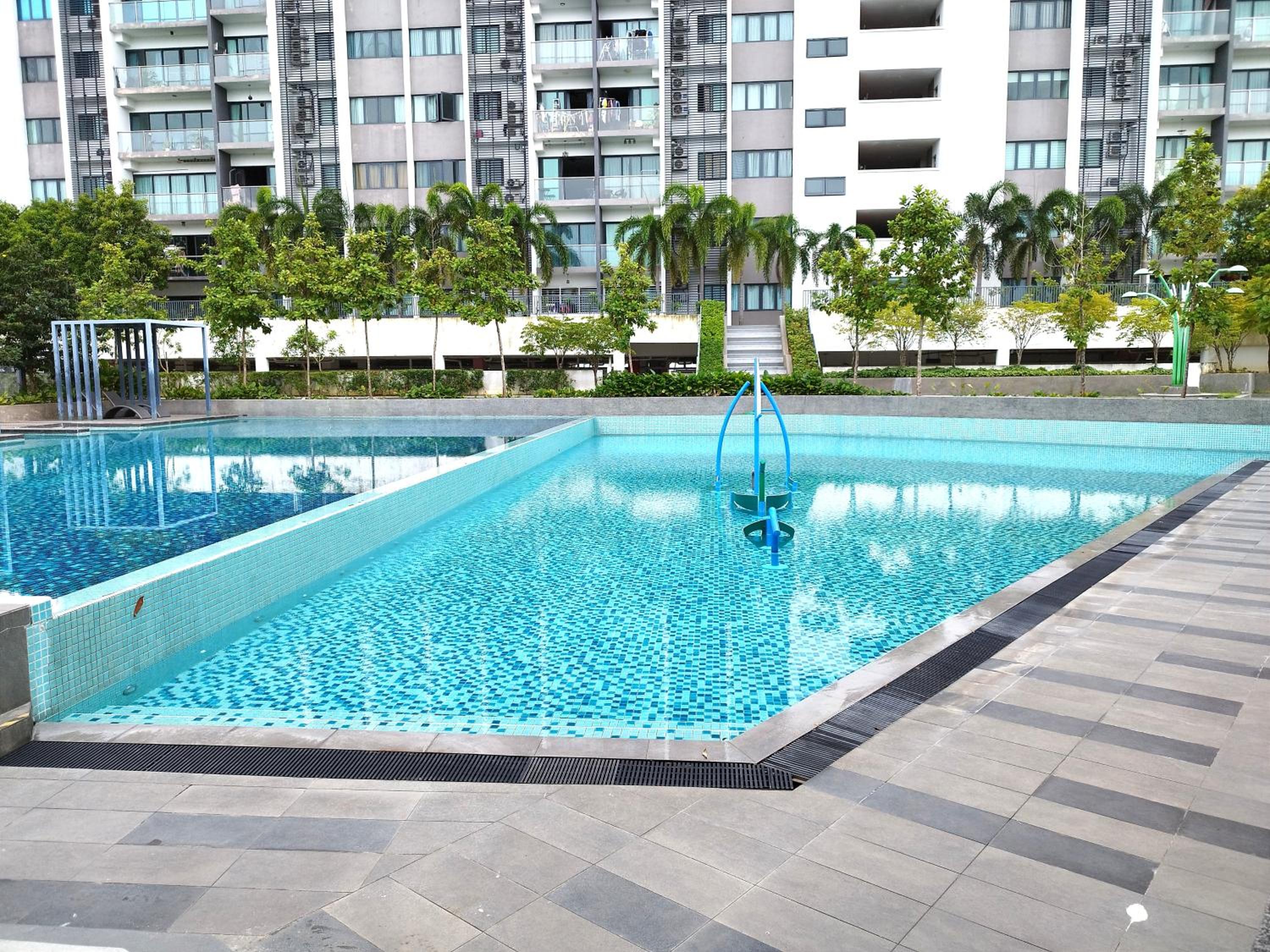 Puchong WindyLakeViewStayCation3R2B AT D Island view 4