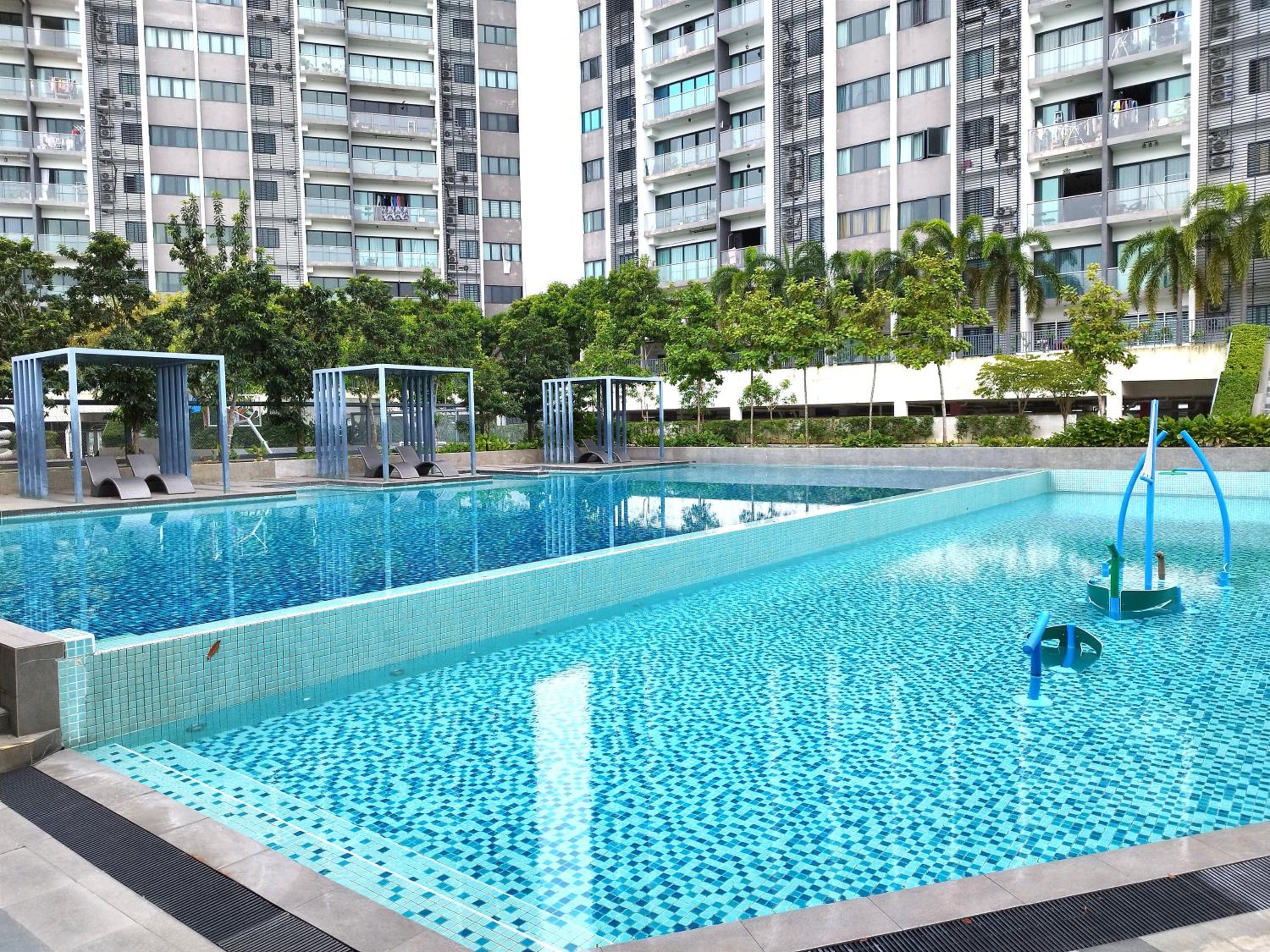 Puchong WindyLakeViewStayCation3R2B AT D Island view 5