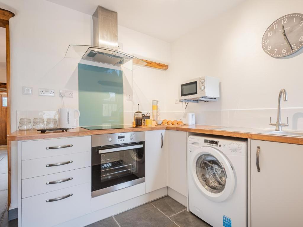 2 Bed in Ulverston oc-sz393 view 3