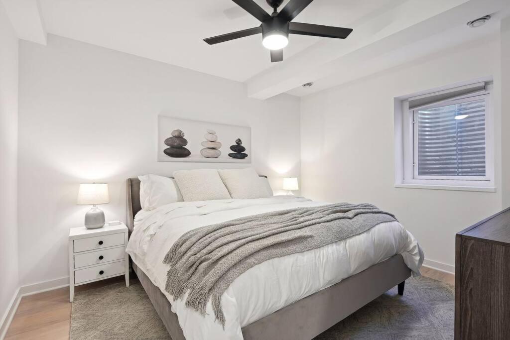 Luxury Cowdry Cottage Lake Home view 3
