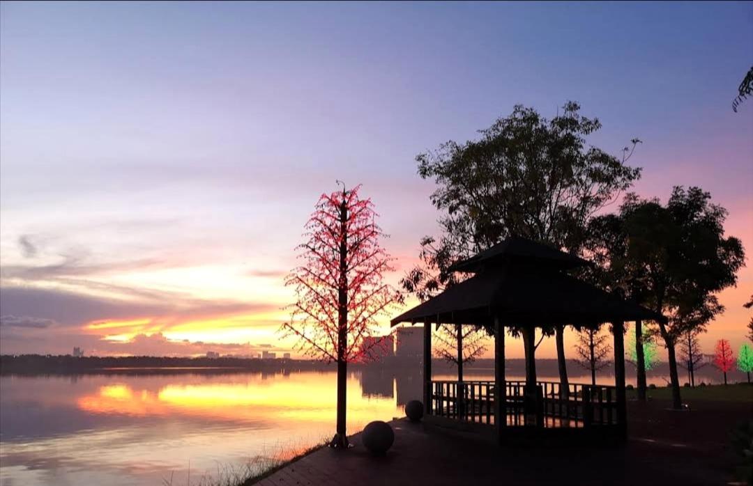 Puchong WindyLakeViewStayCation3R2B AT D Island photo 3