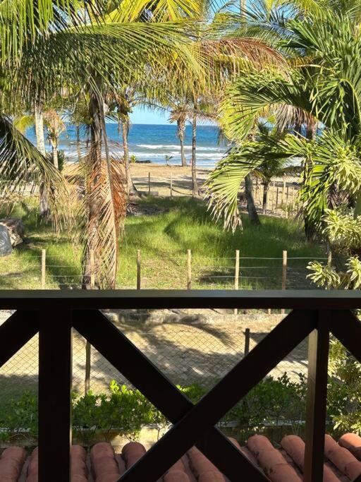 Casa de praia pé na areia: nos braços da natureza.