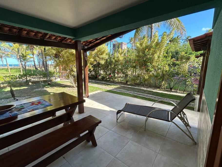 Casa de praia pé na areia: nos braços da natureza.