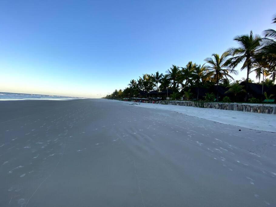 Casa de praia pé na areia: nos braços da natureza.