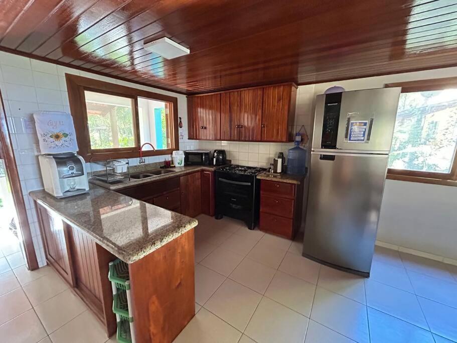 Casa de praia pé na areia: nos braços da natureza.