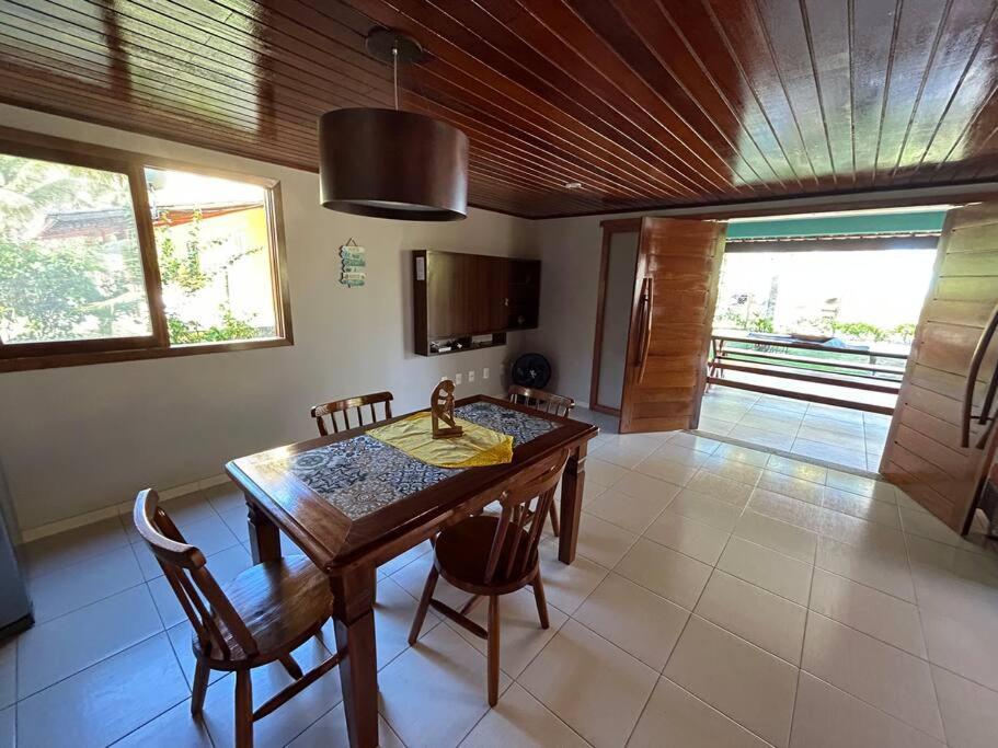 Casa de praia pé na areia: nos braços da natureza.