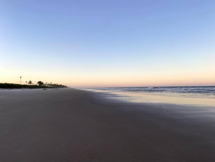 Casa de praia pé na areia: nos braços da natureza.