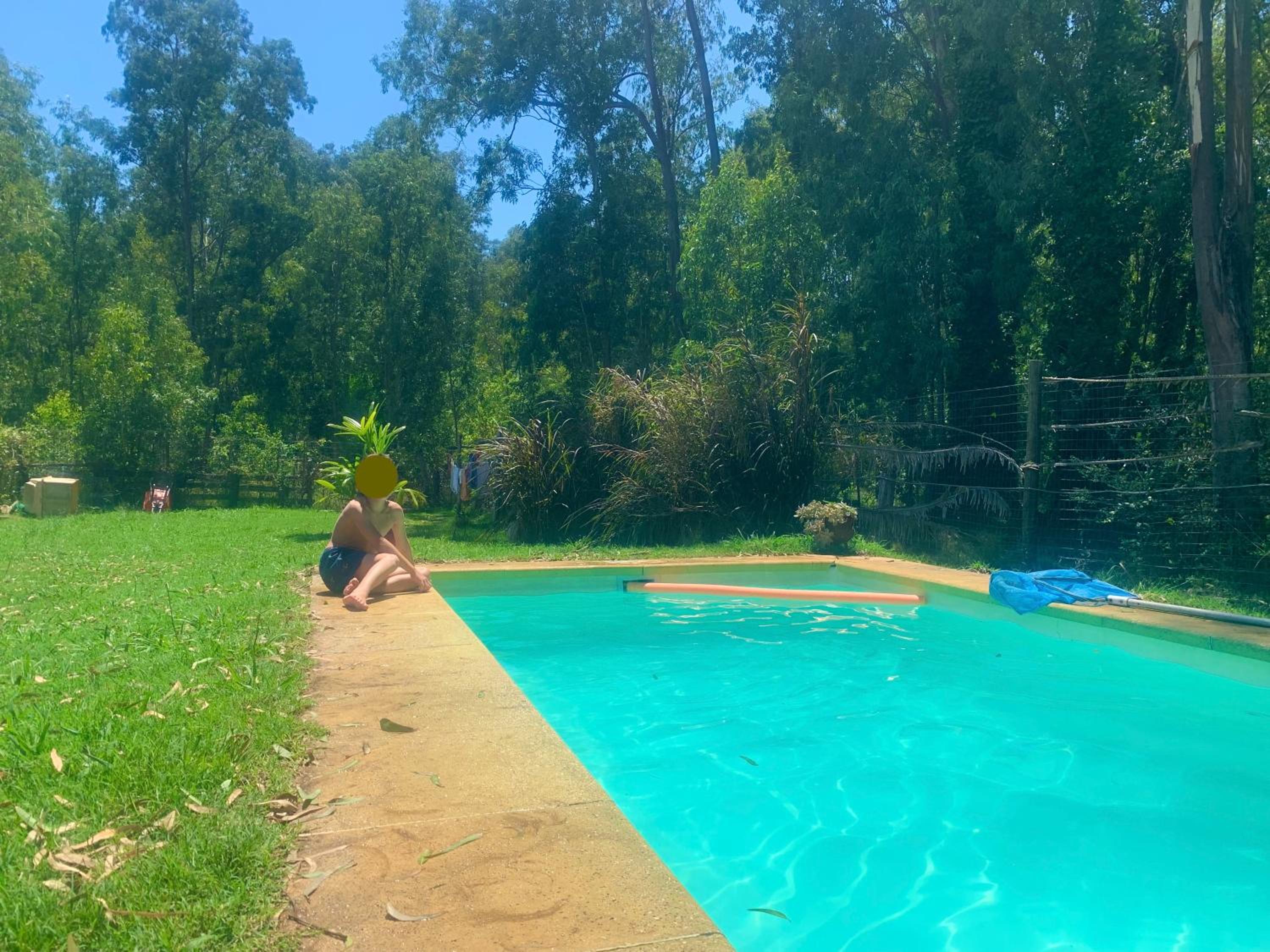 Casa con piscina y parque cercado view 3