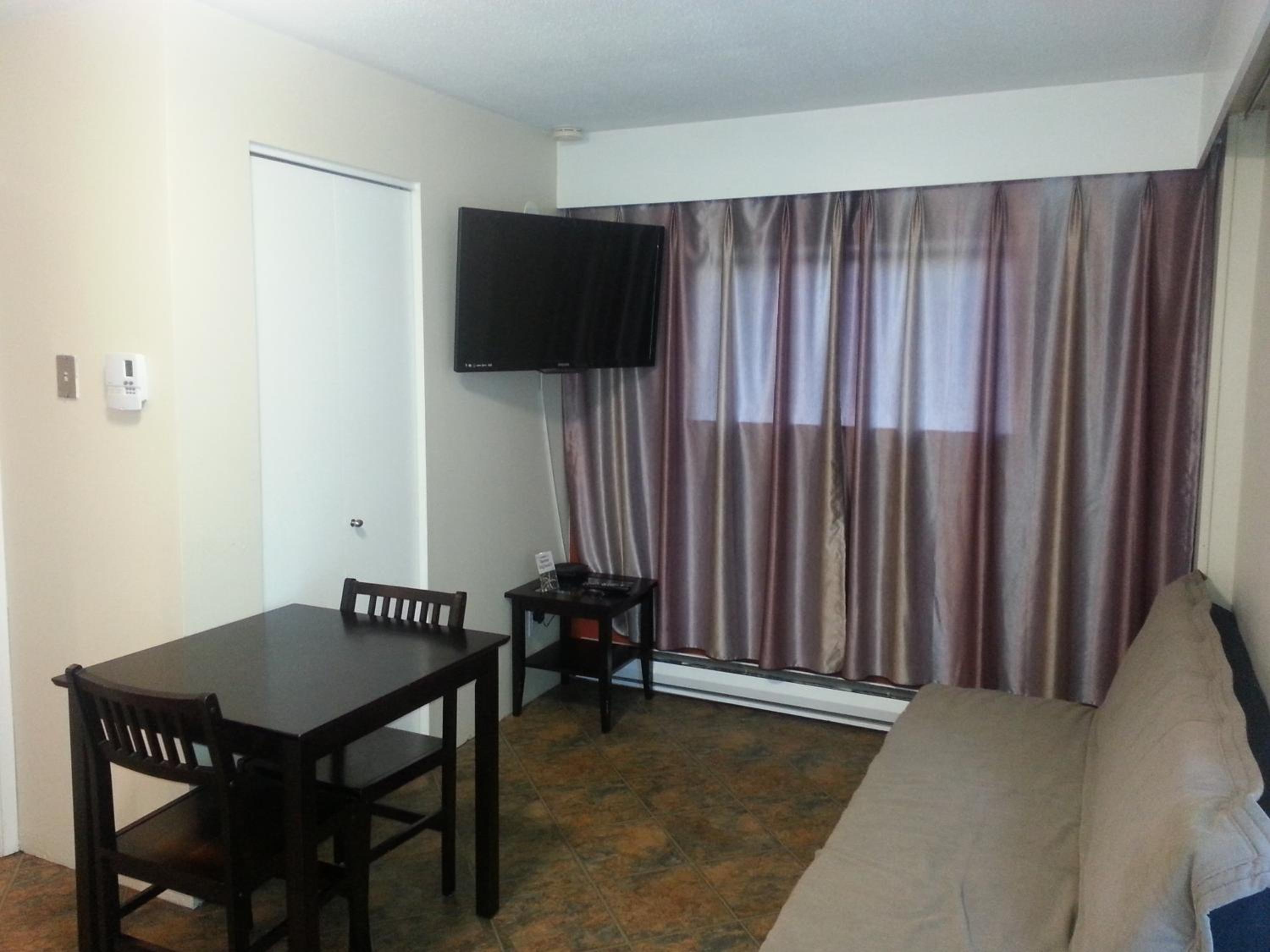Edgewater Motel