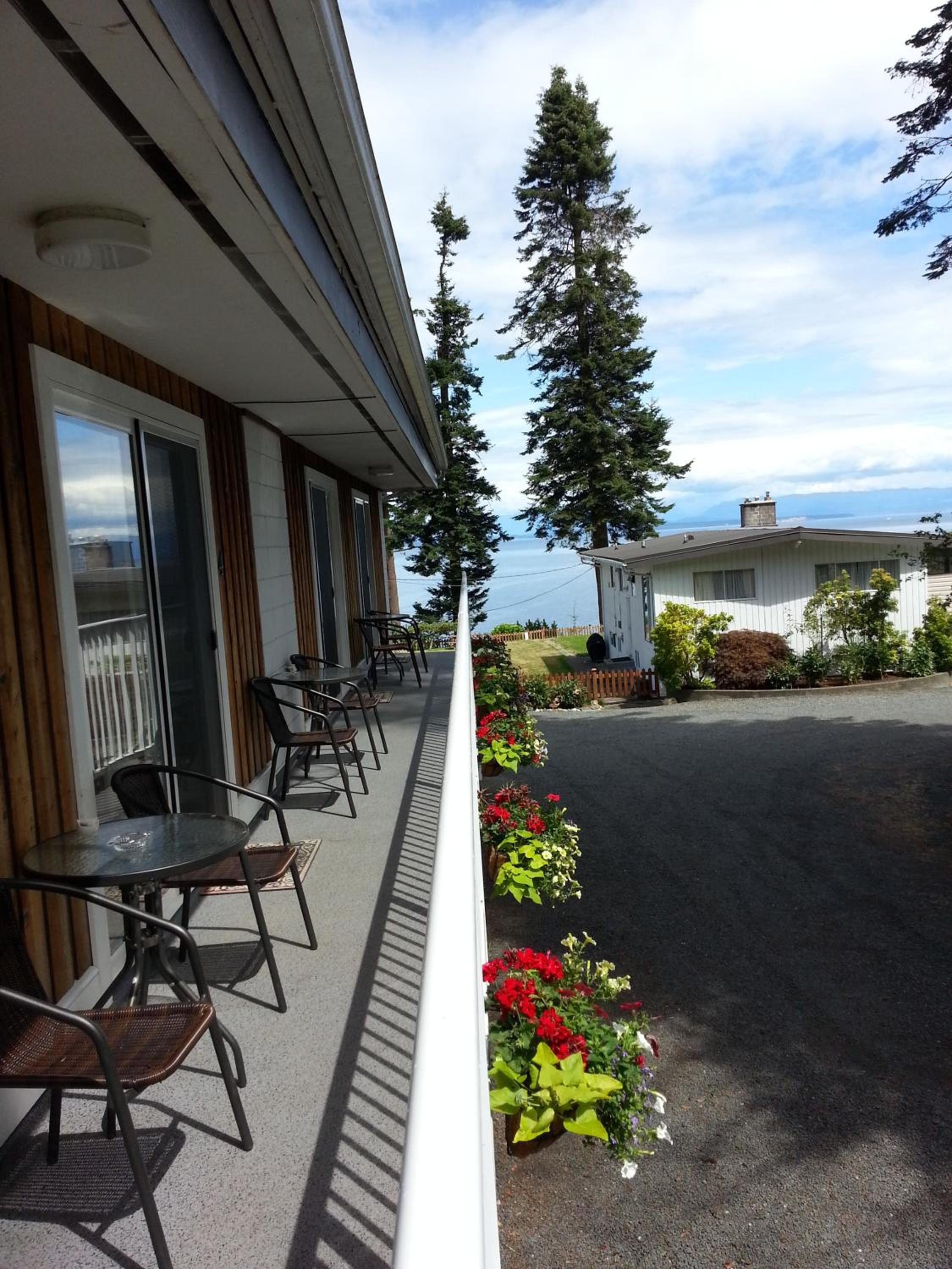 Edgewater Motel