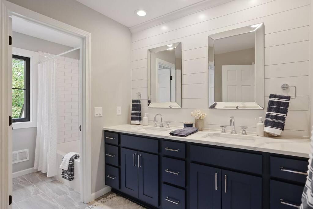 Welcome Oakland Place-Luxury/sleeps 24/+bunk room view 3