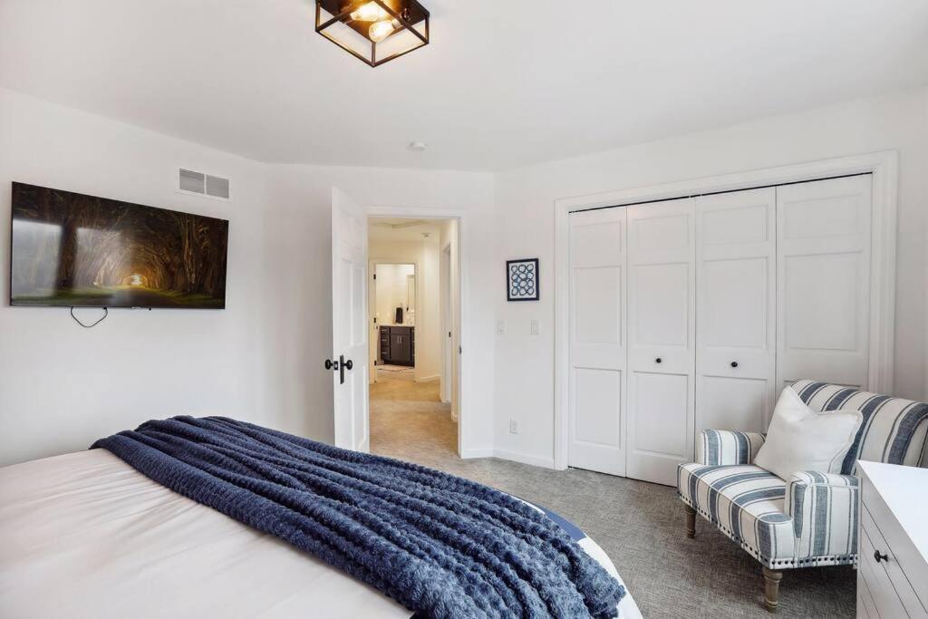 Welcome Oakland Place-Luxury/sleeps 24/+bunk room view 4