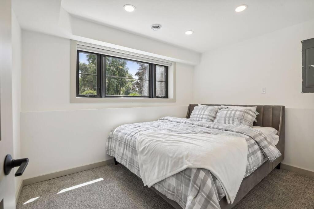 Luxury Hastings Home, Sleeps 18+ view 5
