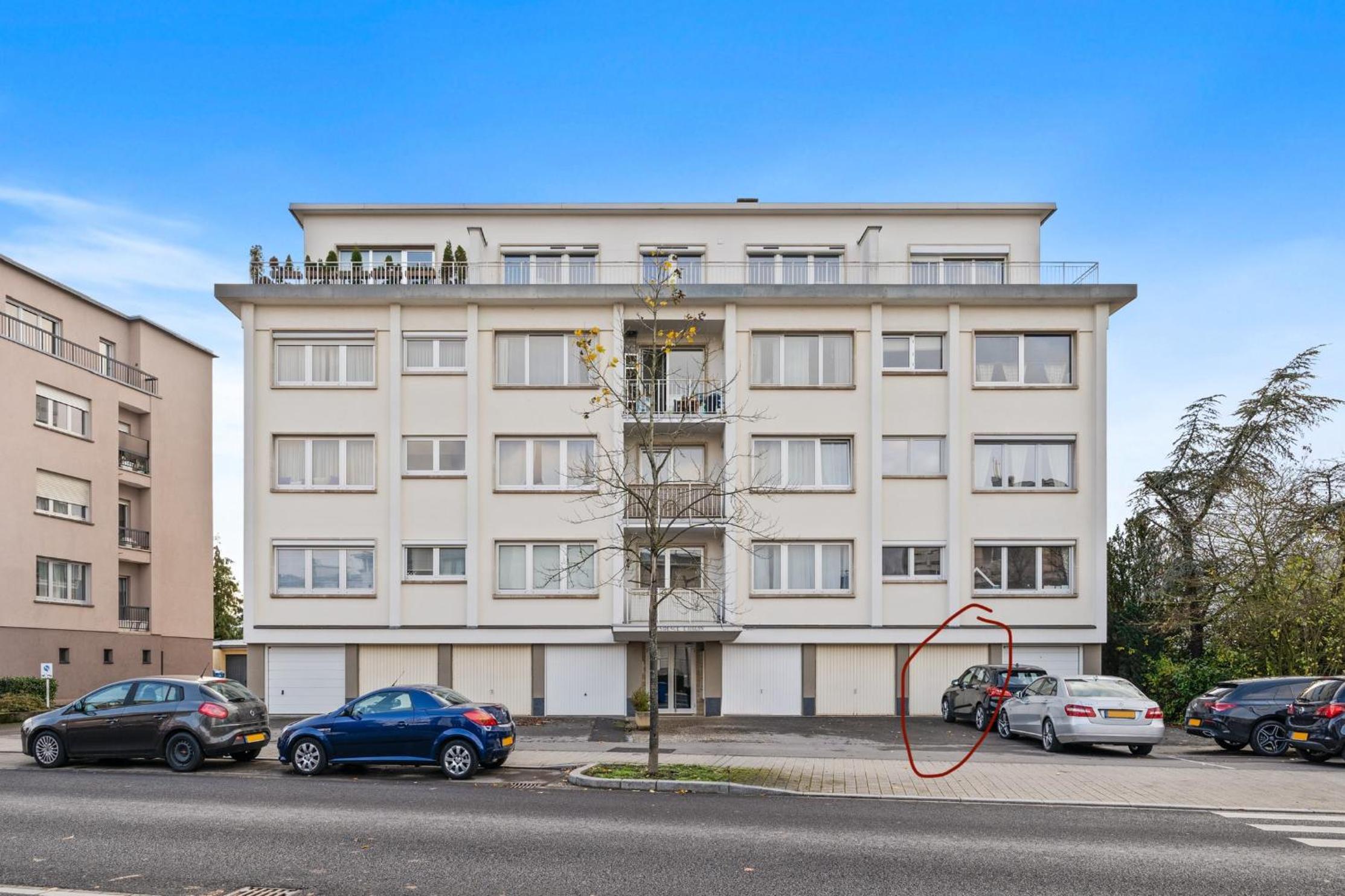 Charming 1BR Apt w/ Terrace & 5 min Drive to City