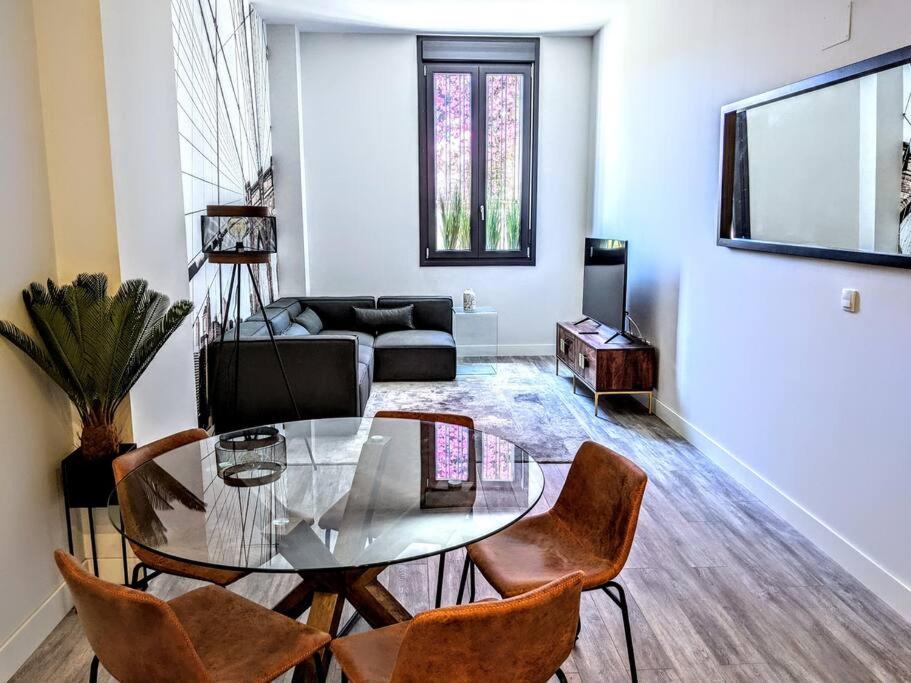 Historical center flat with pool, tennis & parking