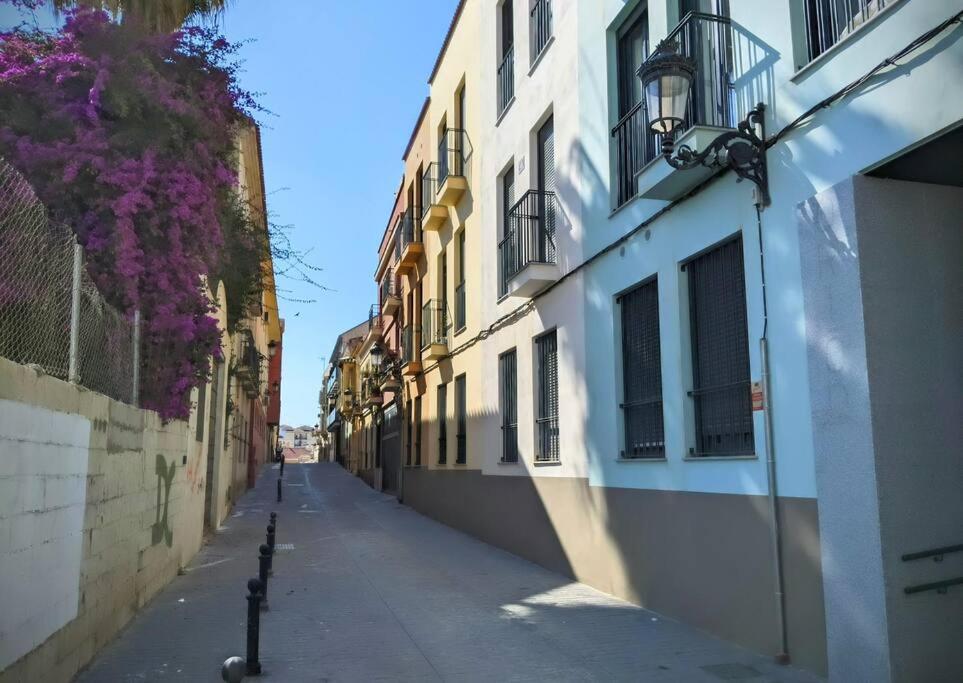 Historical center flat with pool, tennis & parking